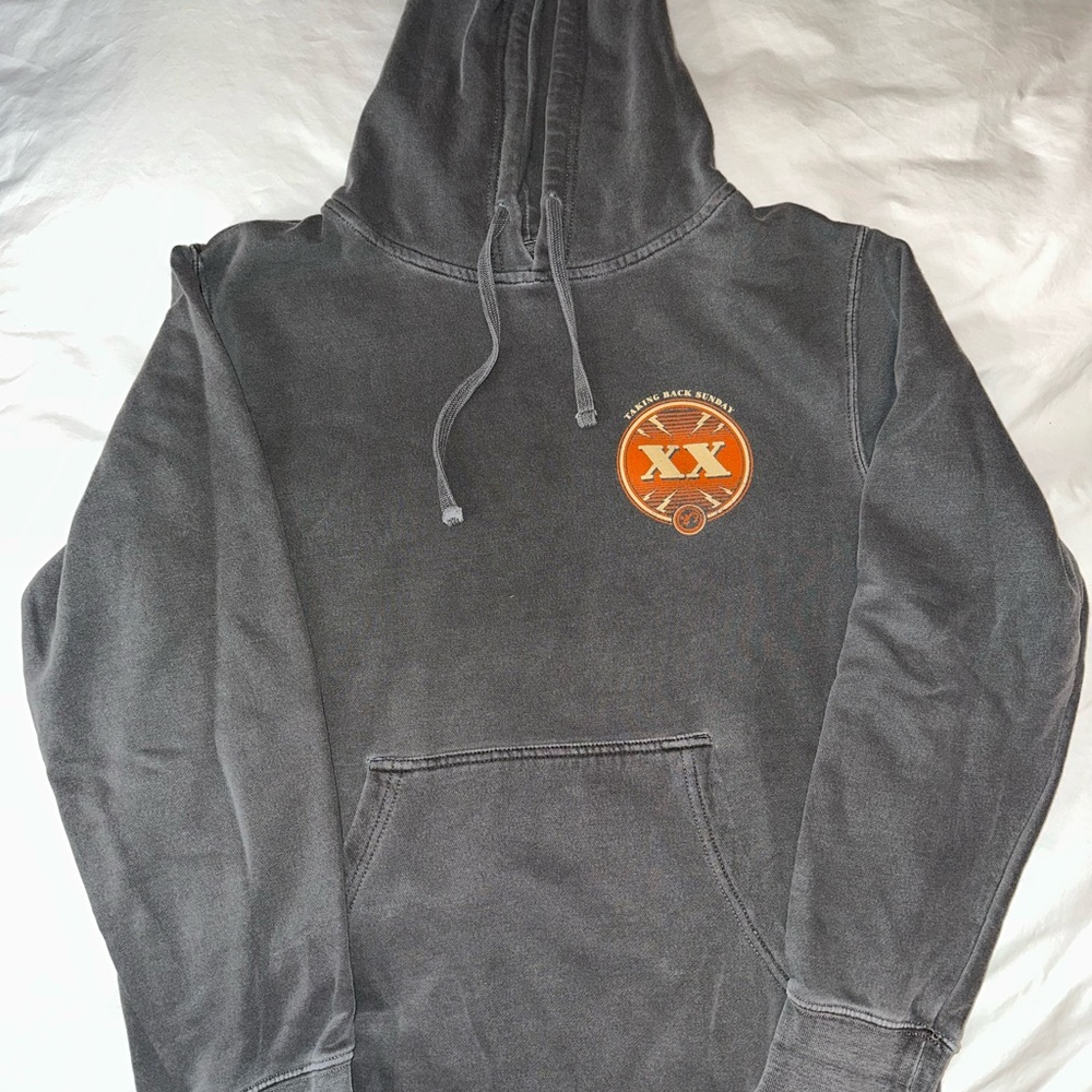TAKING BACK SUNDAY BAND SWEATER - Picture 2 of 5